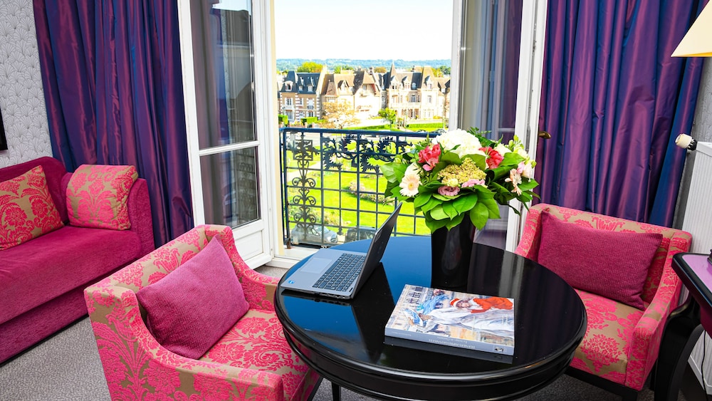 Habitación Clásica del hotel Le Grand Cabourg - Mgallery. Foto 5
