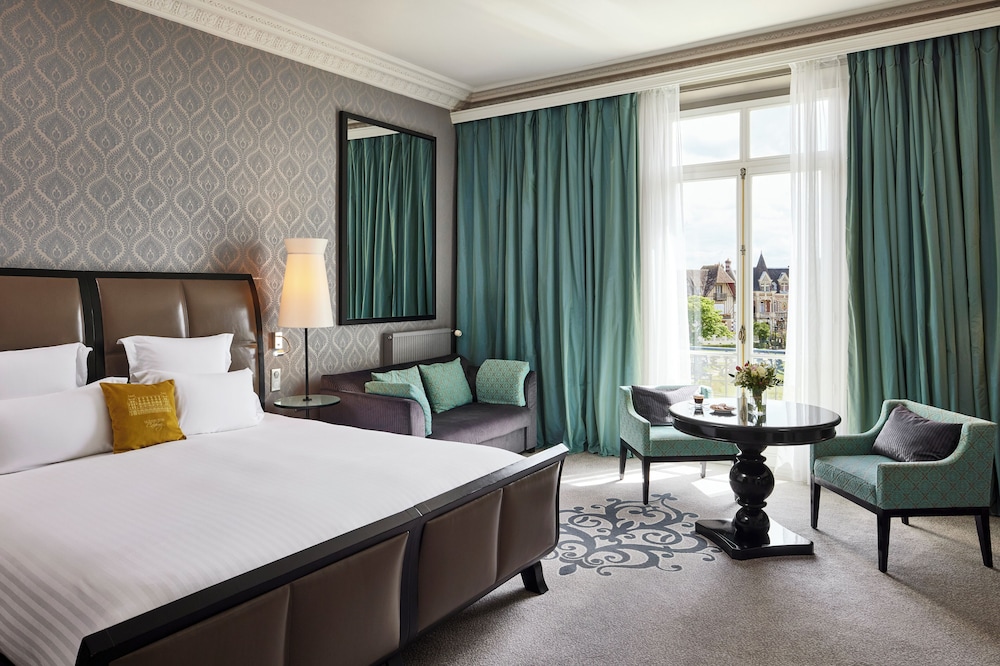 Habitación Clásica del hotel Le Grand Cabourg - Mgallery. Foto 9