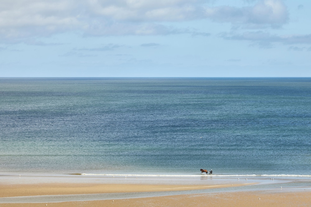 Habitación Deluxe Terrazas o Balcones del hotel Le Grand Cabourg - Mgallery. Foto 4