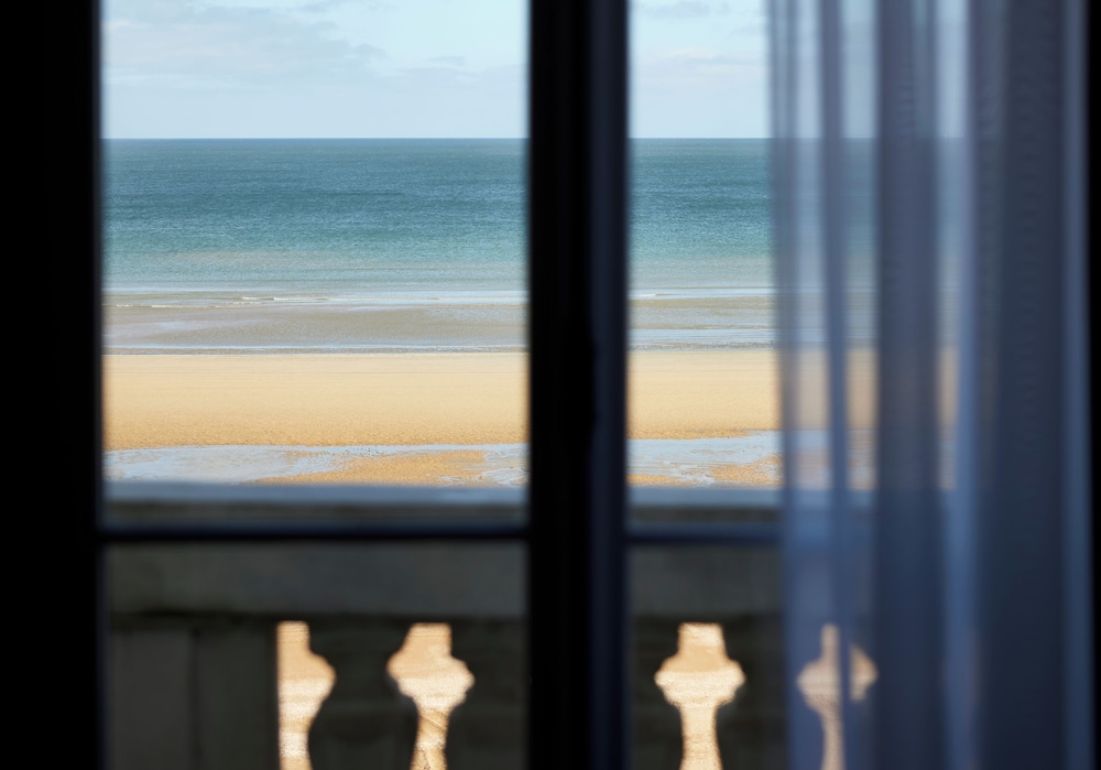 Habitación Deluxe Terrazas o Balcones del hotel Le Grand Cabourg - Mgallery. Foto 9