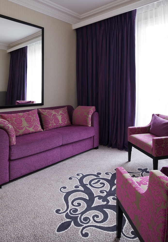 Habitación Familiar vistas al mar o al jardín del hotel Le Grand Cabourg - Mgallery. Foto 1