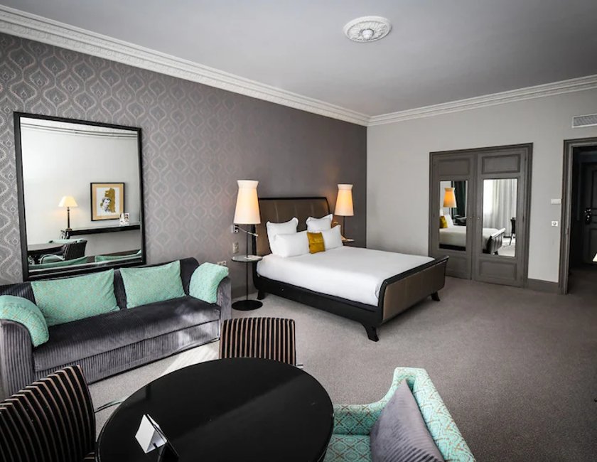 Habitación familiar Vista Jardín 1 Cama king Sofá Cama incluido del hotel Le Grand Cabourg - Mgallery. Foto 4