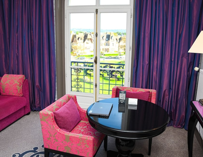 Habitación doble Vista Jardín 1 Cama king del hotel Le Grand Cabourg - Mgallery. Foto 4