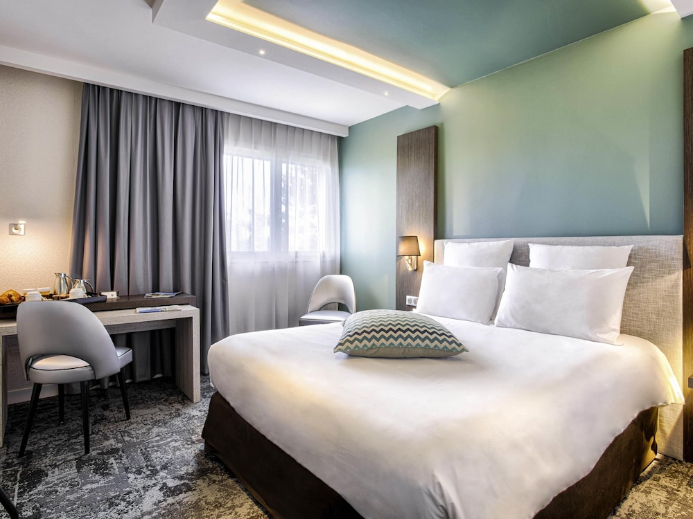 Habitación clásica con cama doble y acceso al spa del hotel Mercure Cabourg and Spa. Foto 1