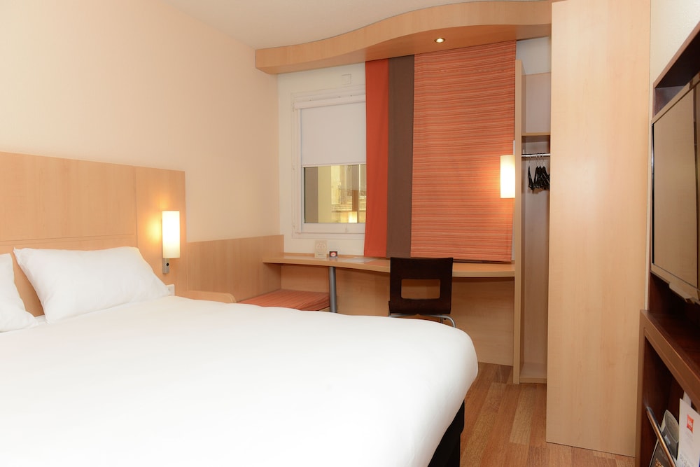 Habitación con 1 cama doble del hotel IBIS CAEN CENTRE. Foto 1