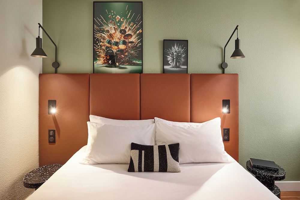 Habitación con 1 cama doble del hotel IBIS CAEN CENTRE. Foto 6