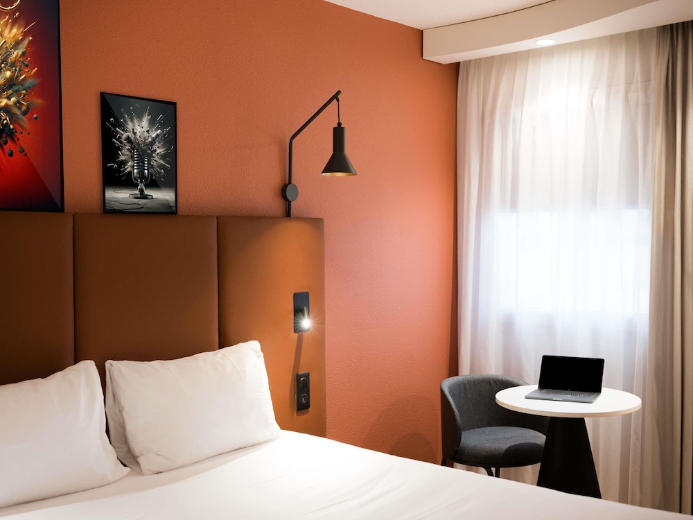 Habitación con 1 cama doble del hotel IBIS CAEN CENTRE. Foto 7