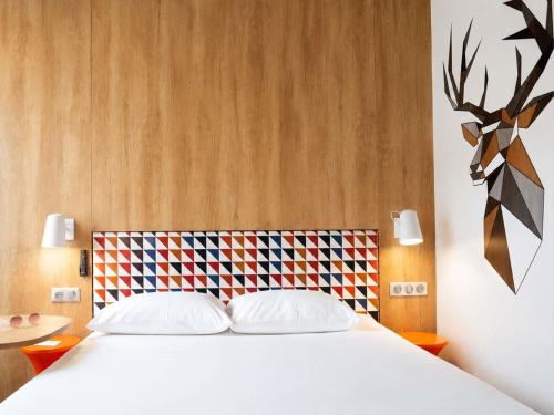 Habitación Doble Estándar del hotel ibis Styles Caen Centre Paul Doumer. Foto 1