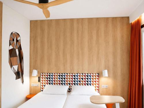 Suite Familiar Estándar con 2 habitaciones comunicadas del hotel ibis Styles Caen Centre Paul Doumer. Foto 4