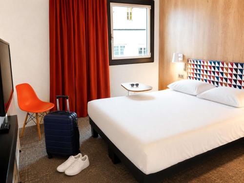Suite Familiar Estándar con 2 habitaciones comunicadas del hotel ibis Styles Caen Centre Paul Doumer. Foto 5