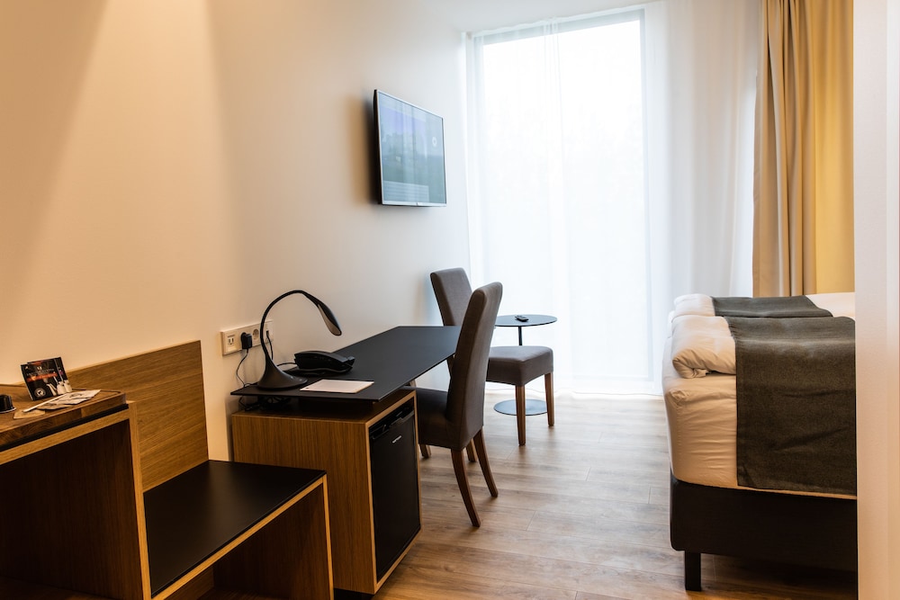 Habitación estándar con 1 cama doble o 2 individuales del hotel South Coast. Foto 3