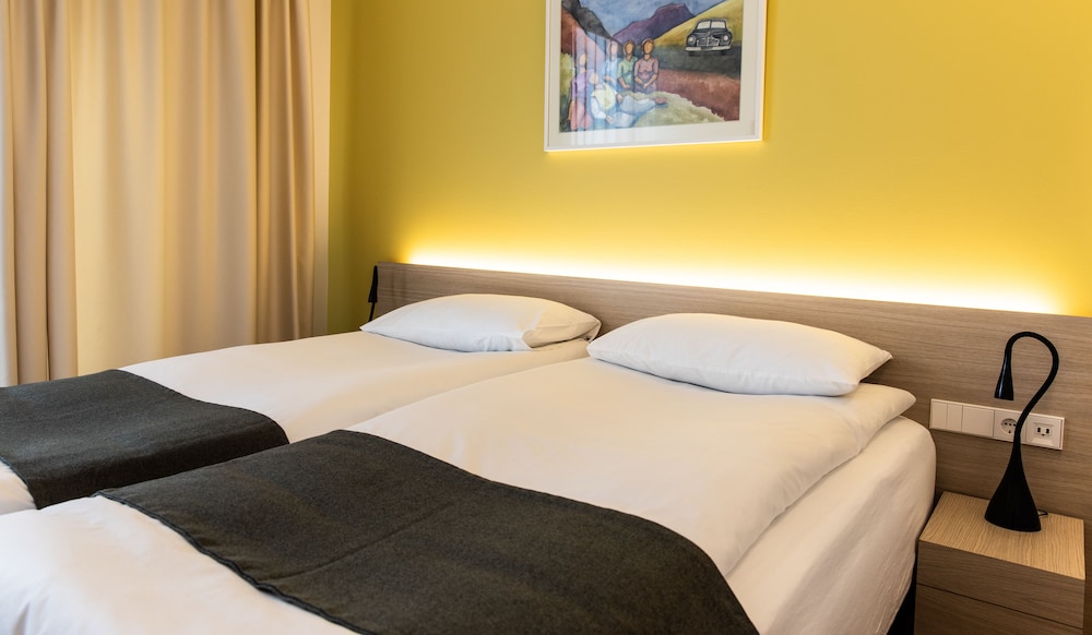 Habitación estándar con 1 cama doble o 2 individuales del hotel South Coast. Foto 5