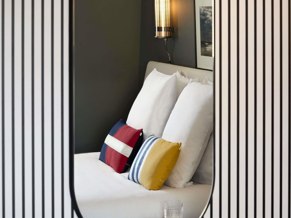 Habitación clásica con cama doble del hotel Mercure Caen Centre Port De Plaisance. Foto 8