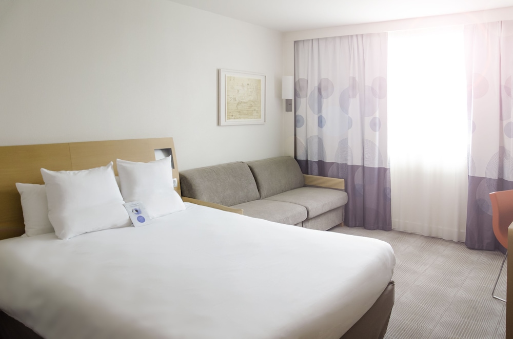 Habitación Clásica con 1 cama doble y 1 sofá - cama doble del hotel Novotel Caen Cote De Nacre. Foto 2