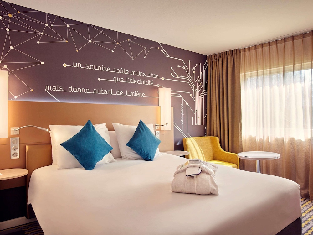 Habitación Privilege con una cama doble del hotel Hotel Mercure París Sur Les Ulis Courtaboeuf