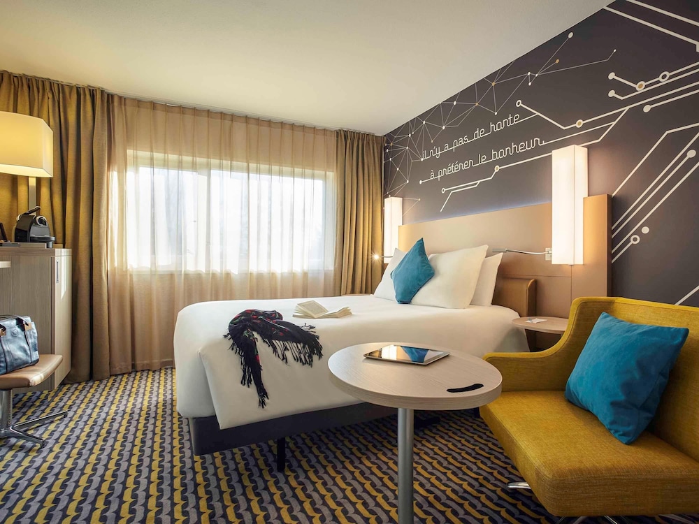 Habitación Privilege con una cama doble del hotel Hotel Mercure París Sur Les Ulis Courtaboeuf. Foto 1