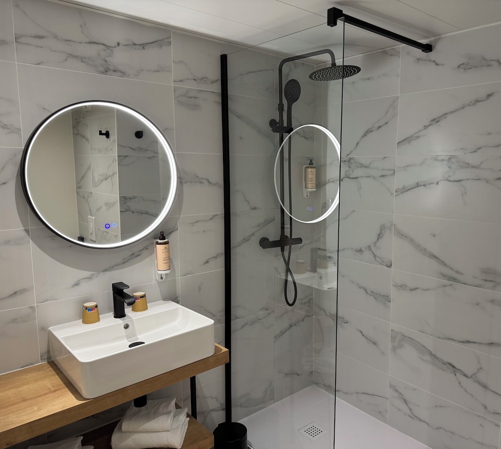 Habitación Privilege con una cama doble del hotel Hotel Mercure París Sur Les Ulis Courtaboeuf. Foto 6