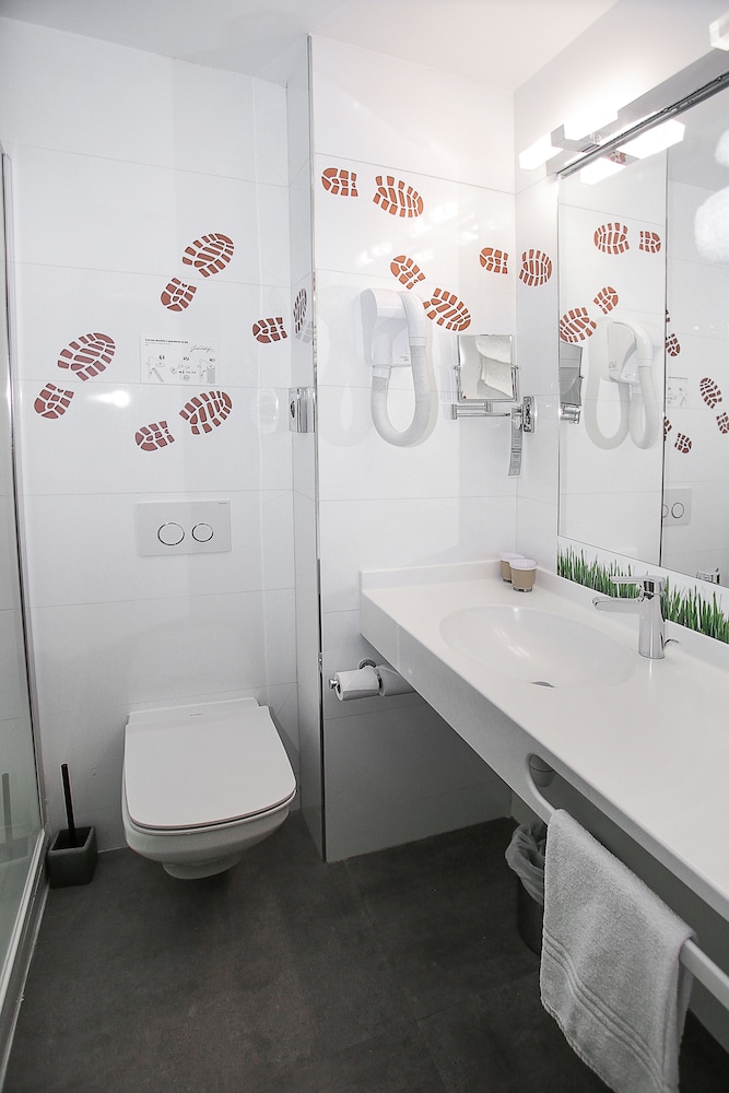 Habitación Estándar con 1 cama doble del hotel Ibis Styles Lisieux Normandie. Foto 11