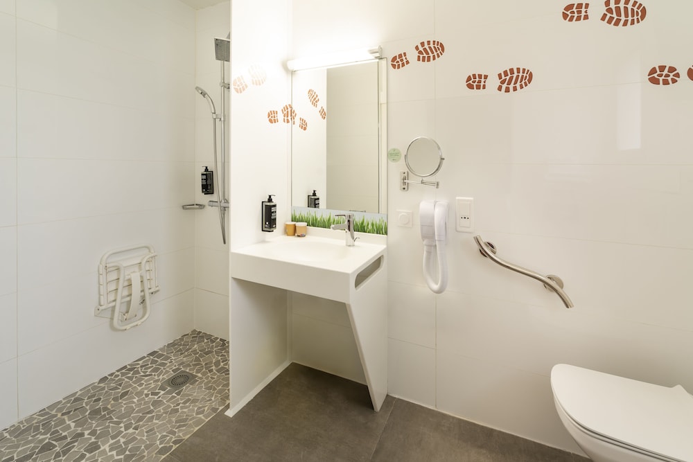 Habitación Estándar con 1 cama doble del hotel Ibis Styles Lisieux Normandie. Foto 12
