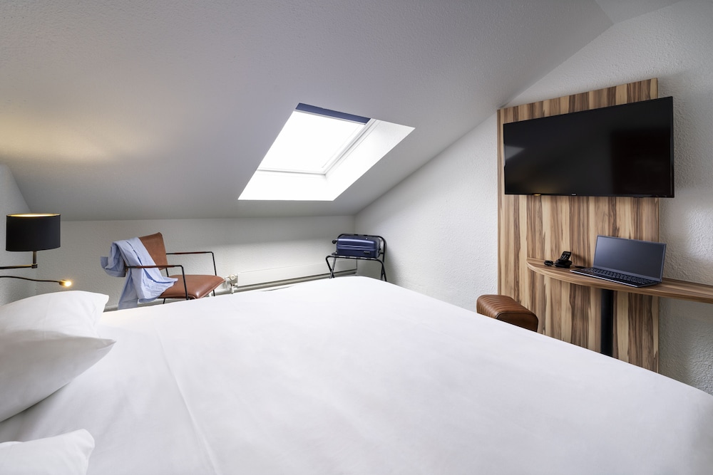 Habitación estándar con 2 camas individuales del hotel Ibis Styles Lisieux Normandie. Foto 2