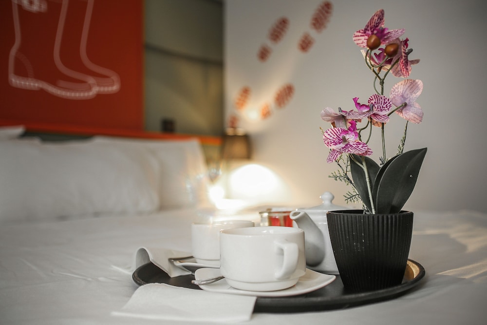 Habitación Estándar con 1 cama doble y 1 sofá - cama del hotel Ibis Styles Lisieux Normandie
