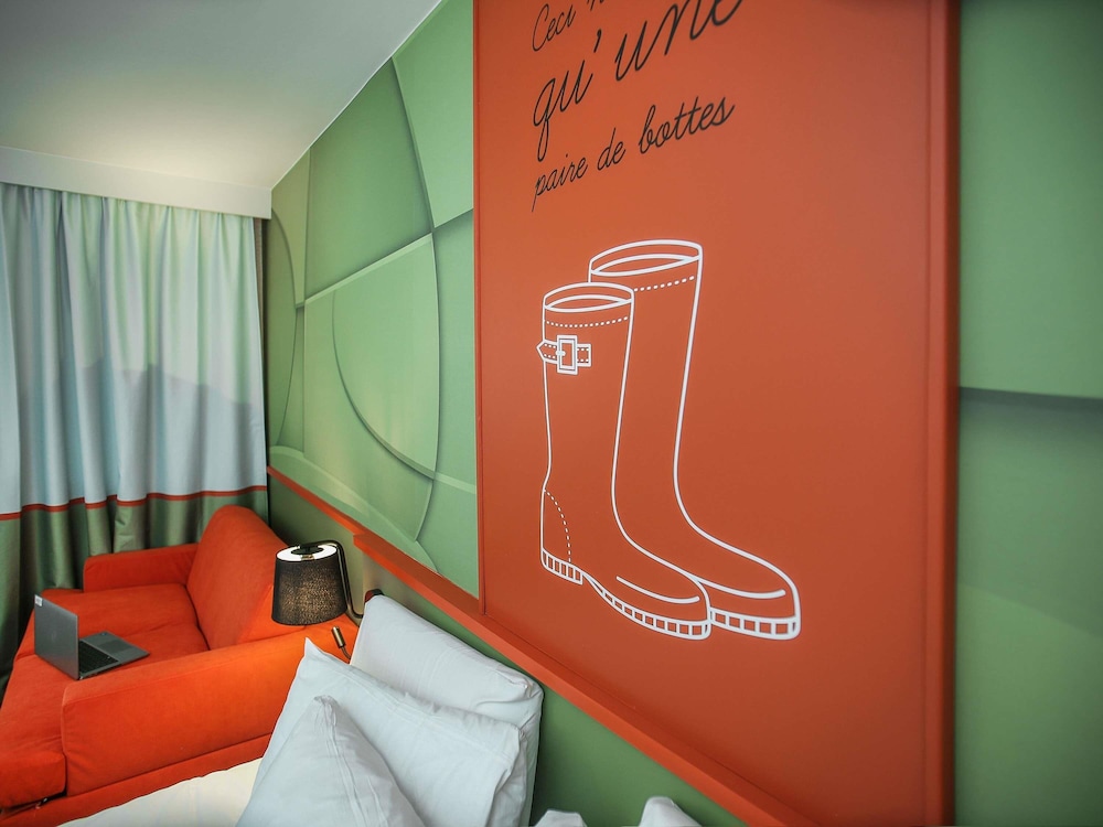 Habitación Estándar con 1 cama doble y 1 sofá - cama del hotel Ibis Styles Lisieux Normandie. Foto 1