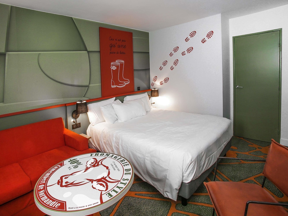 Habitación Estándar con 1 cama doble y 1 sofá - cama del hotel Ibis Styles Lisieux Normandie. Foto 2
