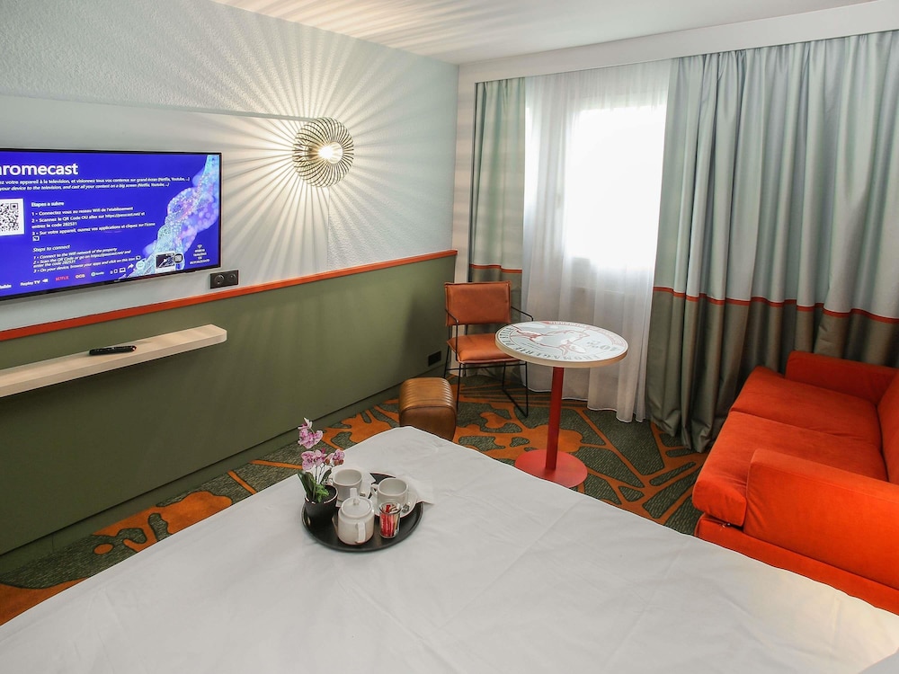 Habitación Estándar con 1 cama doble y 1 sofá - cama del hotel Ibis Styles Lisieux Normandie. Foto 3