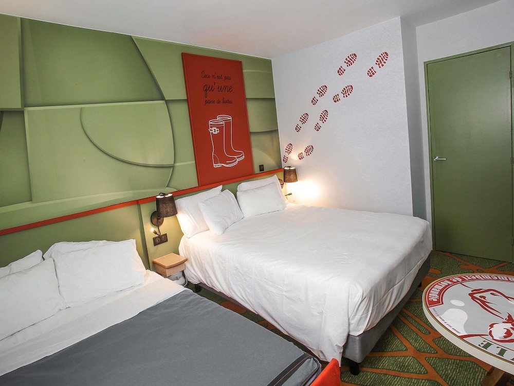 Habitación Estándar con 1 cama doble y 1 sofá - cama del hotel Ibis Styles Lisieux Normandie. Foto 7