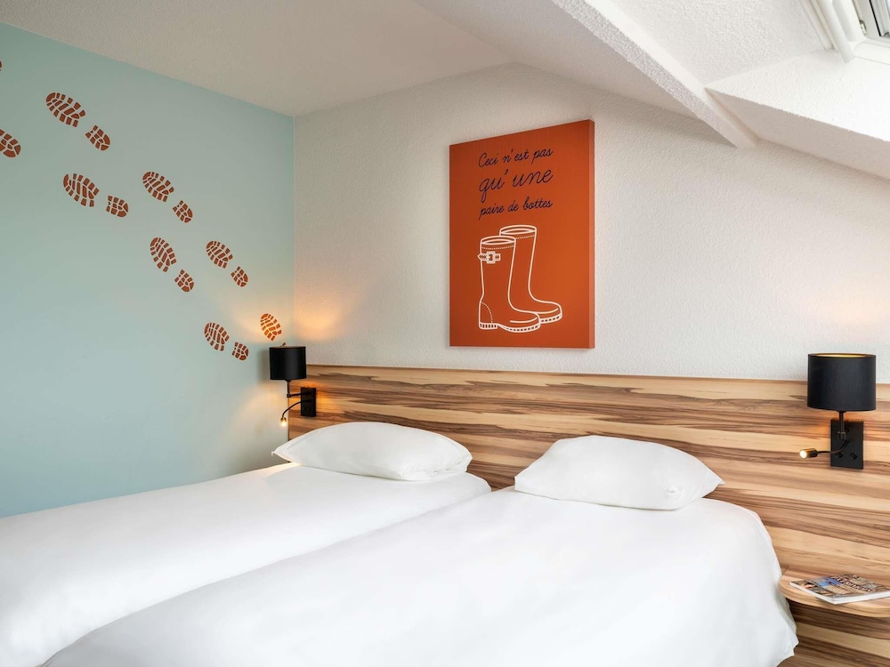 Habitación estándar con 2 camas individuales del hotel Ibis Styles Lisieux Normandie. Foto 6