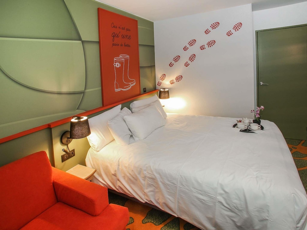 Habitación Estándar con 1 cama doble y 1 sofá - cama del hotel Ibis Styles Lisieux Normandie. Foto 11
