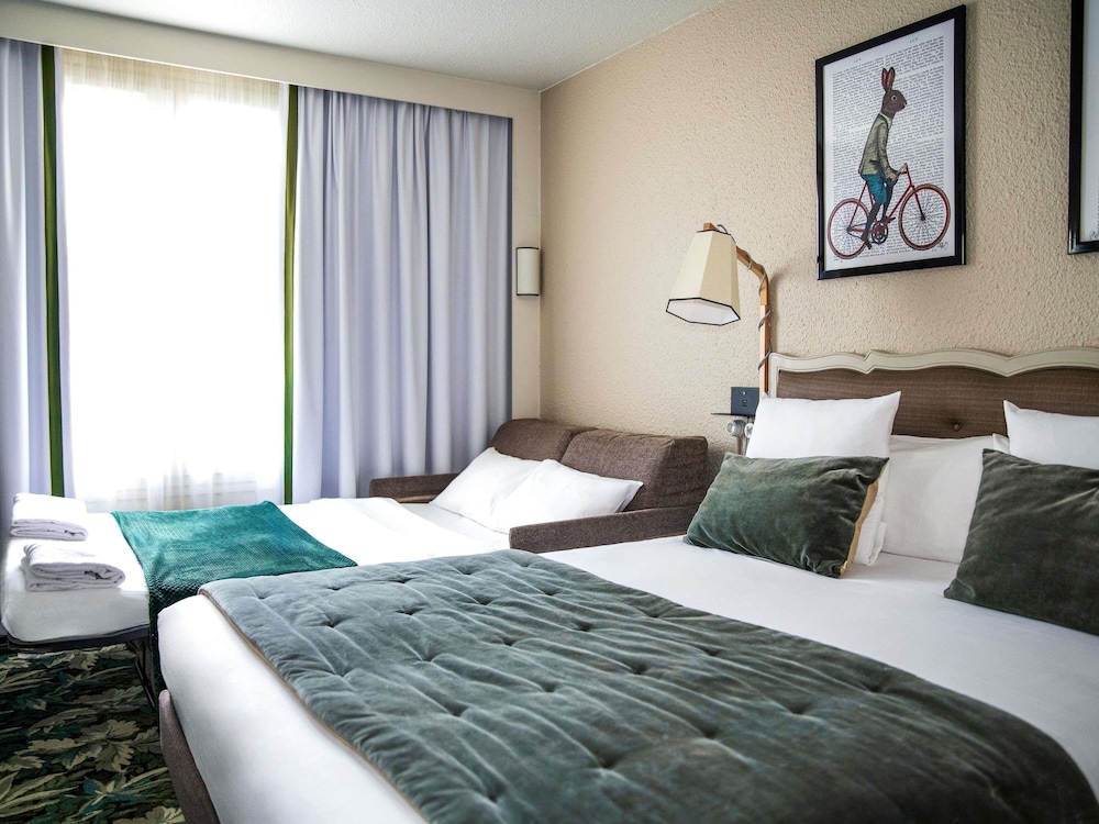Habitación Superior con 1 cama doble y 1 sofá cama del hotel Novotel Domaine De Maffliers - Demeure De Campagne
