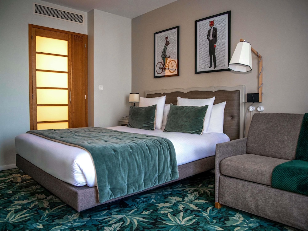 Habitación Superior con 1 cama doble y 1 sofá cama del hotel Novotel Domaine De Maffliers - Demeure De Campagne. Foto 3