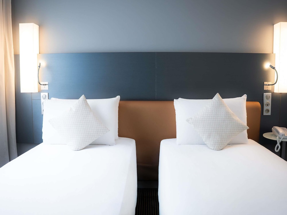 Habitación Clásica con camas individuales del hotel Mercure Paris Massy Gare TGV. Foto 5