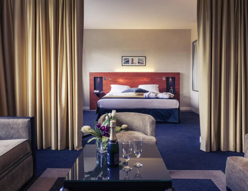 Suite 1 Cama doble del hotel Mercure Maurepas Saint Quentin