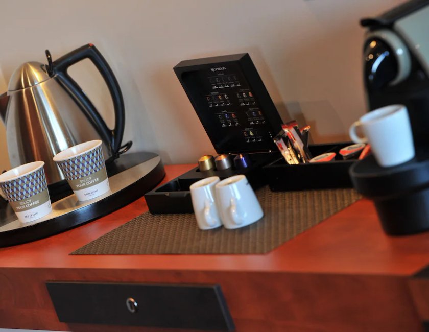Suite 1 Cama doble del hotel Mercure Maurepas Saint Quentin. Foto 2
