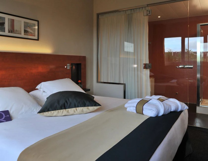 Suite 1 Cama doble del hotel Mercure Maurepas Saint Quentin. Foto 3
