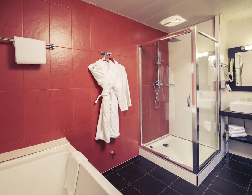 Suite 1 Cama doble del hotel Mercure Maurepas Saint Quentin. Foto 4