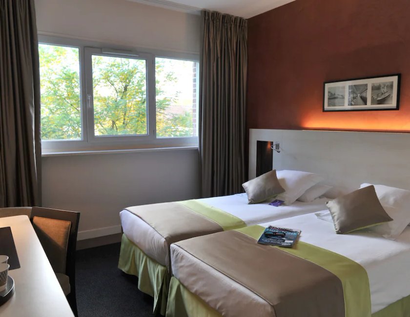 Habitación doble 2 Camas dobles del hotel Mercure Maurepas Saint Quentin. Foto 1