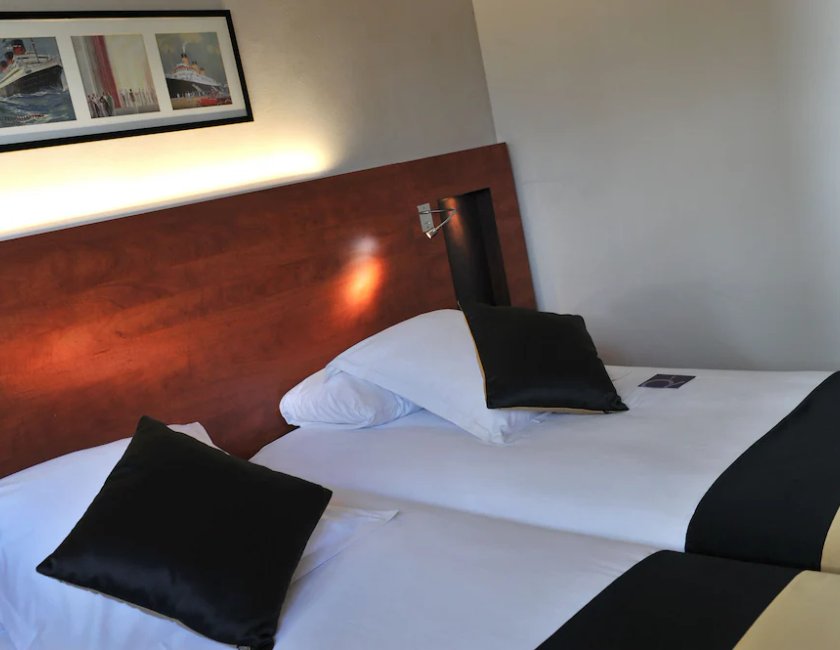 Habitación doble 2 Camas dobles del hotel Mercure Maurepas Saint Quentin. Foto 2