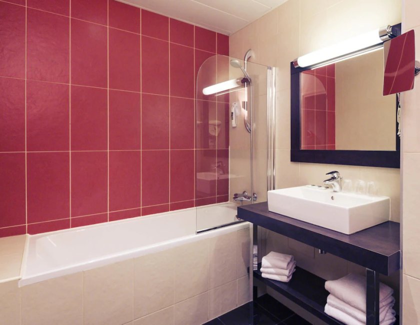 Habitación doble 2 Camas dobles del hotel Mercure Maurepas Saint Quentin. Foto 4