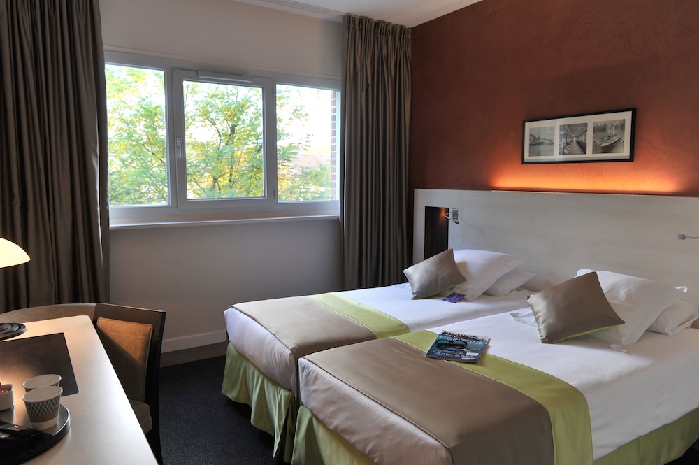Habitación estándar con camas individuales del hotel Mercure Maurepas Saint Quentin. Foto 1