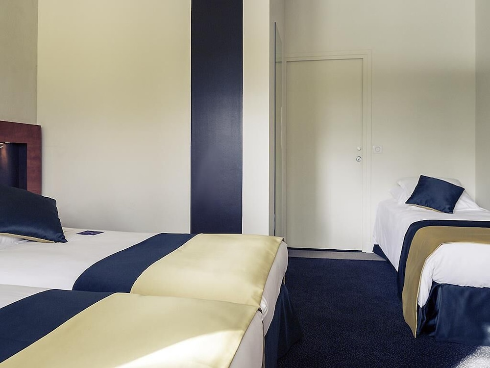 Habitación Triple del hotel Mercure Maurepas Saint Quentin. Foto 5