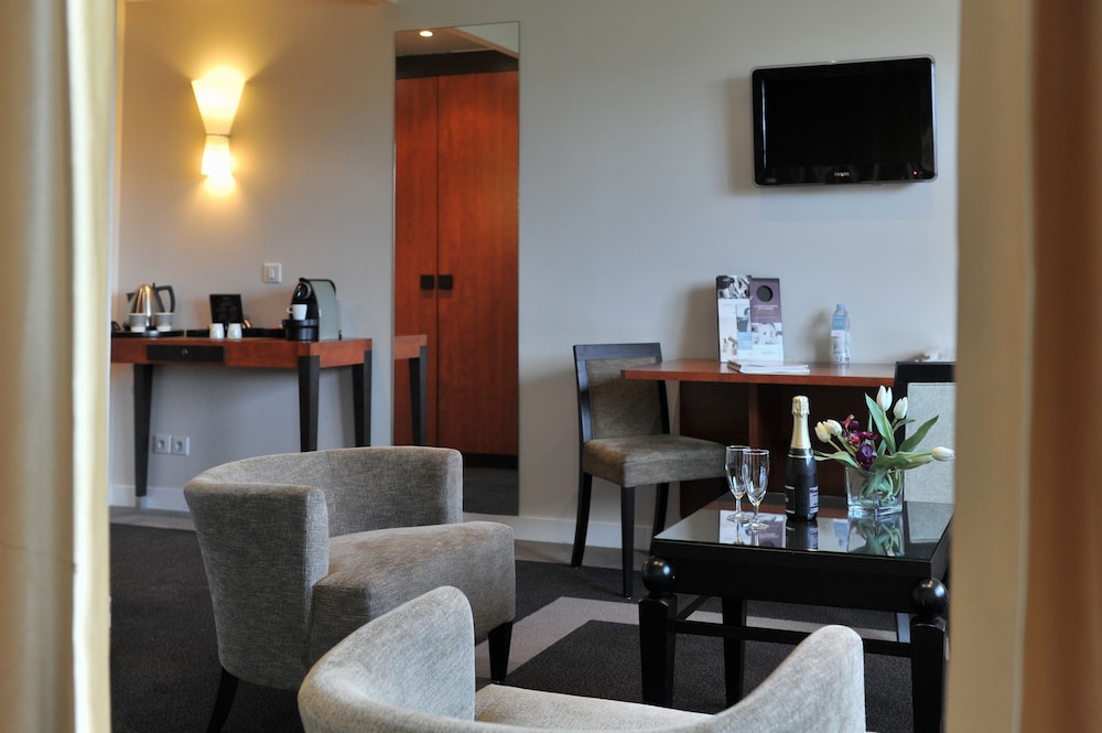 Suite del hotel Mercure Maurepas Saint Quentin. Foto 5