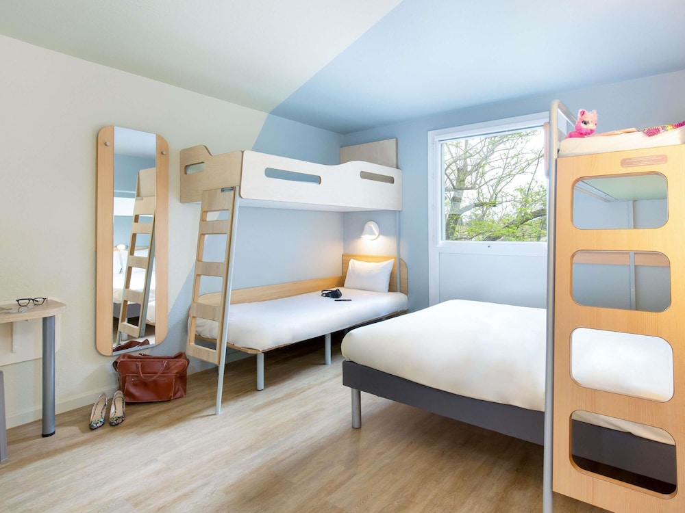 Habitación familiar 3 camas individuales 1 Cama doble del hotel Ibis Budget Cavaillon