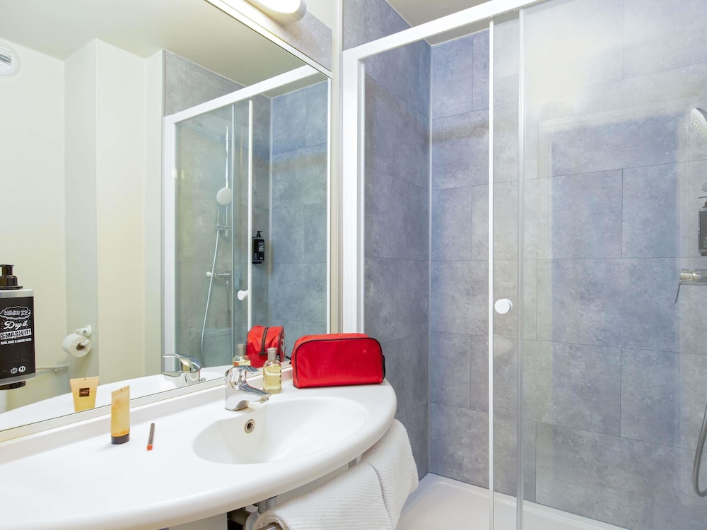 Habitación Familiar del hotel Ibis Budget Cavaillon. Foto 3