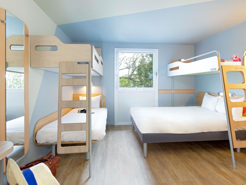 Habitación familiar 3 camas individuales 1 Cama doble del hotel Ibis Budget Cavaillon
