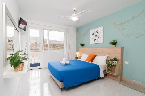 Habitación Doble Deluxe con balcón del hotel Hostel Neon. Foto 5