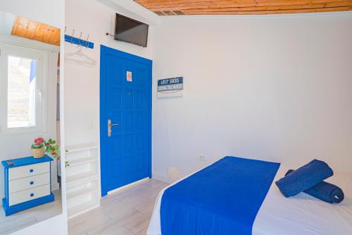 Habitación Individual con baño privado del hotel Hostel Neon. Foto 1