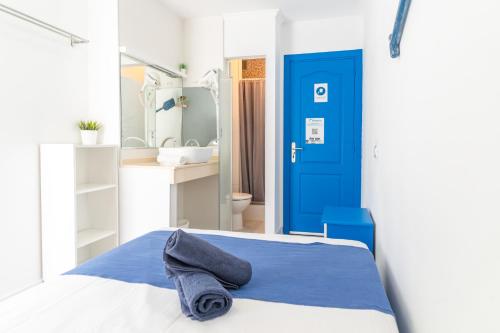 Habitación Individual con baño privado del hotel Hostel Neon. Foto 2